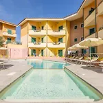 Spacious Near & Pool