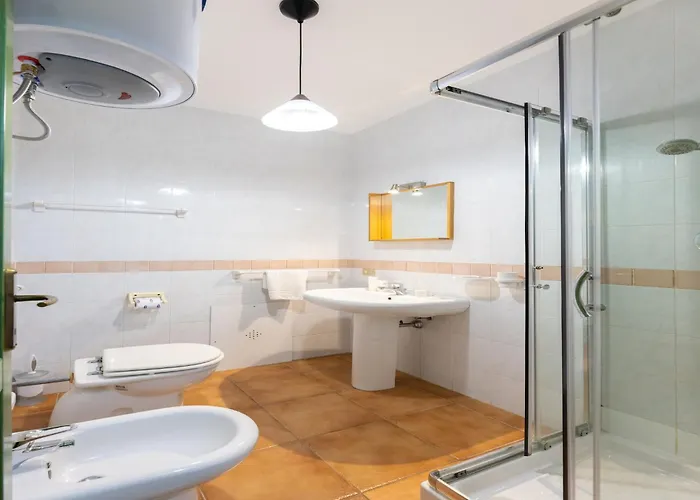 Spacious Near & Pool Apartment
