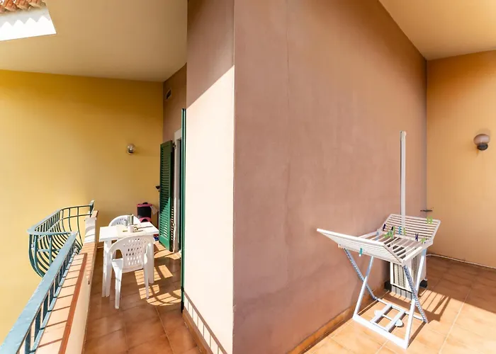 Spacious Near & Pool *