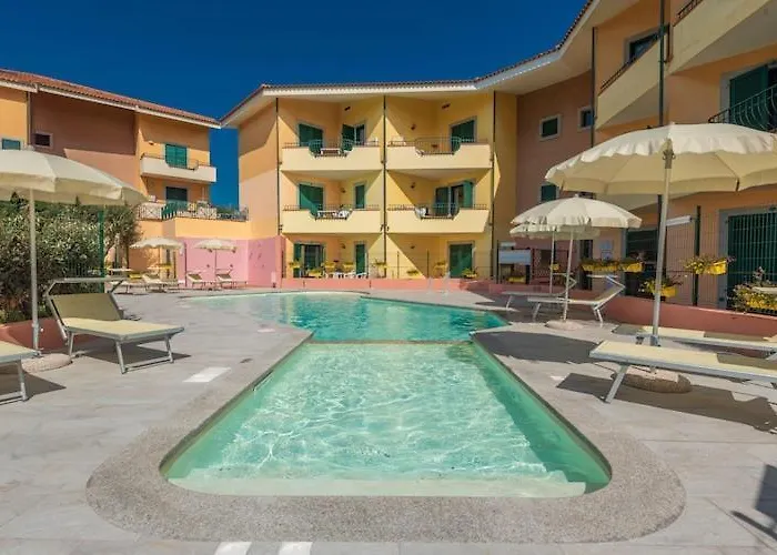 Spacious Near & Pool Apartment *