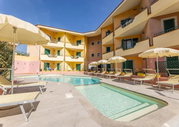 Spacious Near & Pool