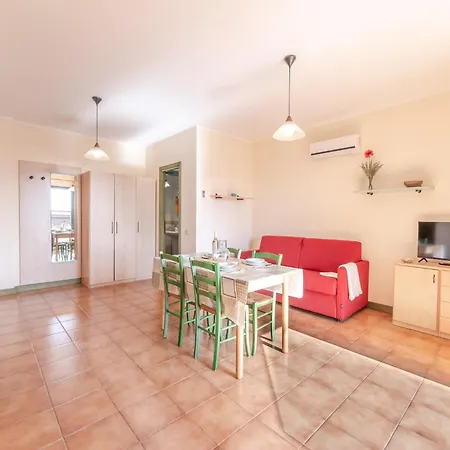 Spacious Near & Pool *