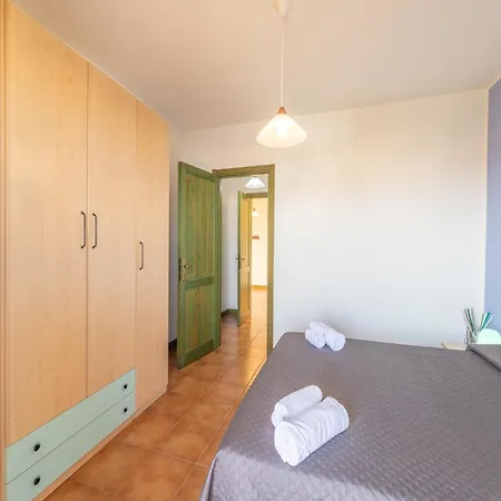 Spacious Near & Pool Apartment *