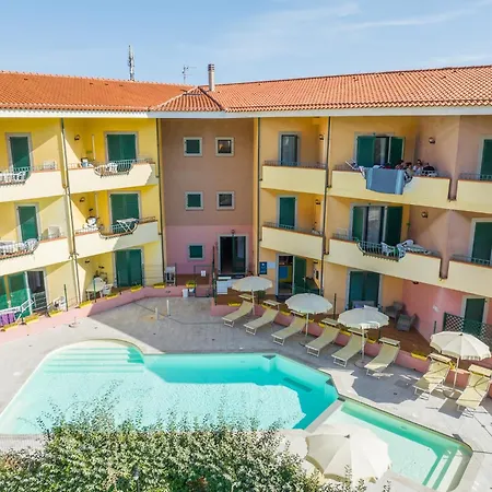 Spacious Near & Pool