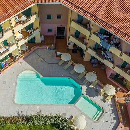 Apartment Spacious Near & Pool