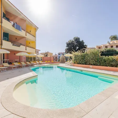 Spacious Near & Pool