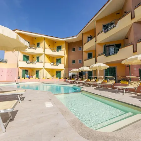 Spacious Near & Pool