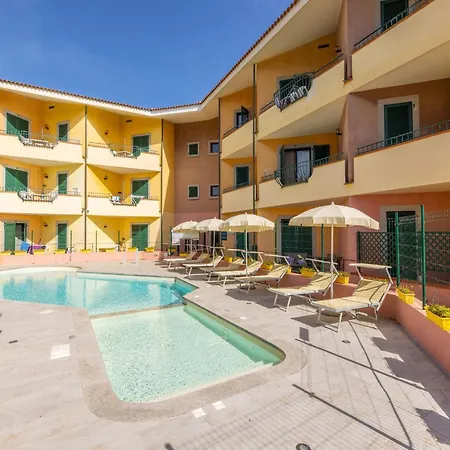Spacious Near & Pool Santa Teresa Gallura