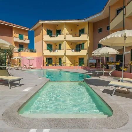 Spacious Near & Pool