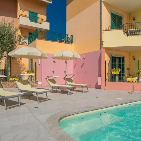Spacious Near & Pool Apartment *